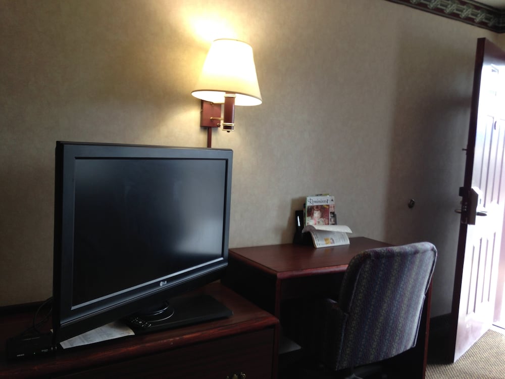 Room, 2 Double Beds, Non Smoking - Photo 6