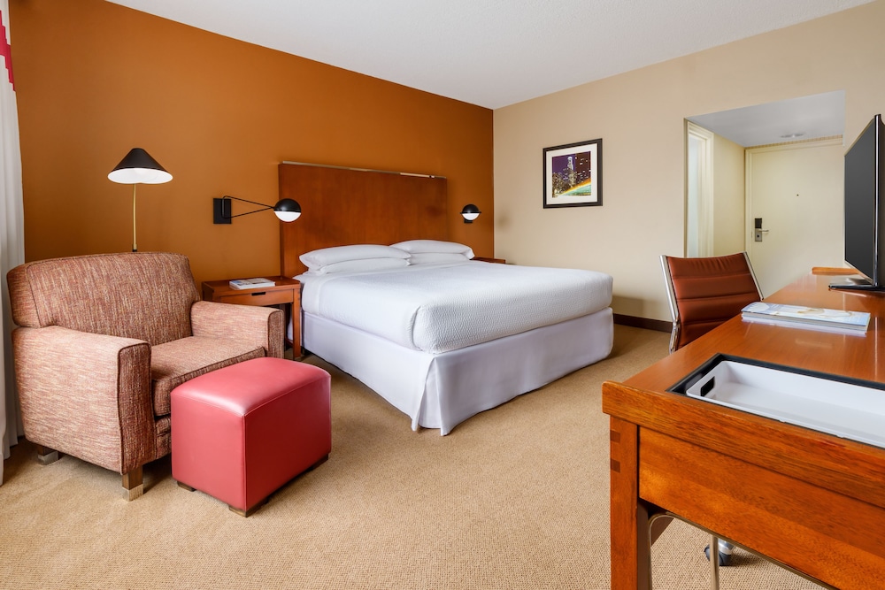 Room, 1 King Bed (Mobility/Hearing Accessible, Tub) photo 2