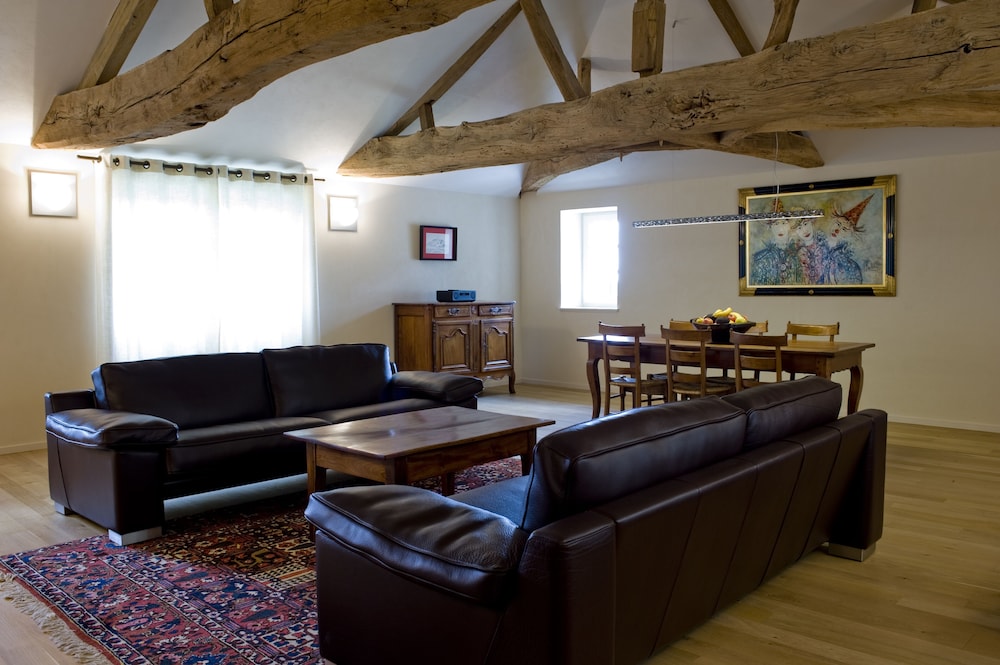 Suite (Apartment) photo 2
