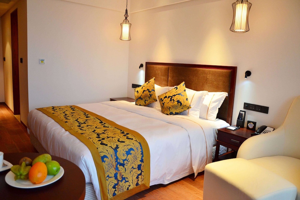 Deluxe Room, 1 King Bed, River View