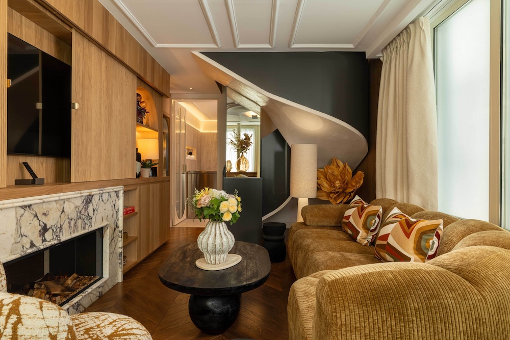 Signature Suite