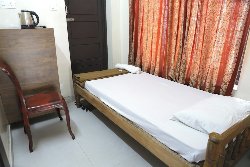 Basic Single Room, Sea View
