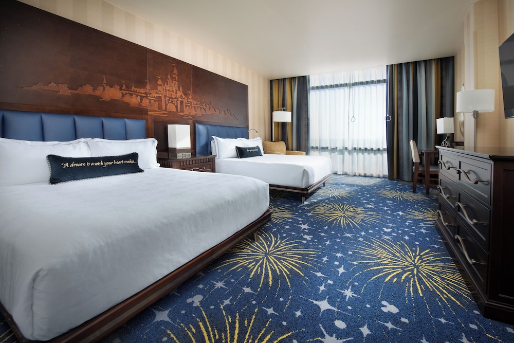 Premium View - Club Level - Two Queen Beds