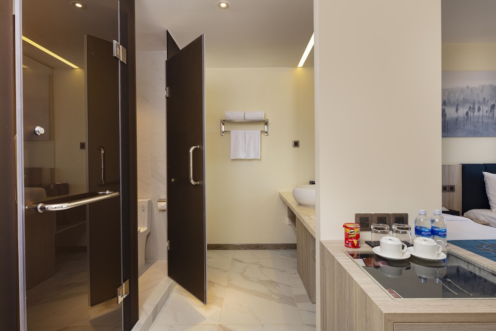 Deluxe Twin Room, Balcony, City View - Photo 6