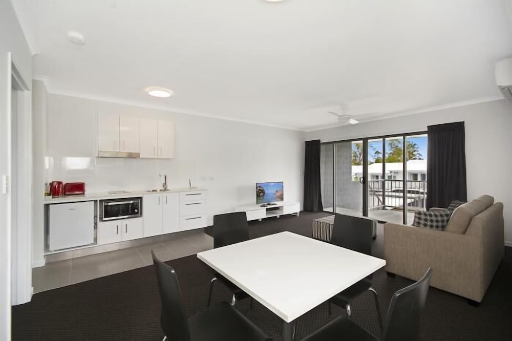 Family Suite, 1 Bedroom, Non Smoking, Balcony photo 3