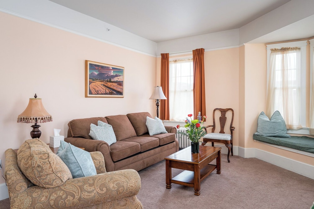 Superior Suite, 1 Queen Bed with Sofa bed photo 3