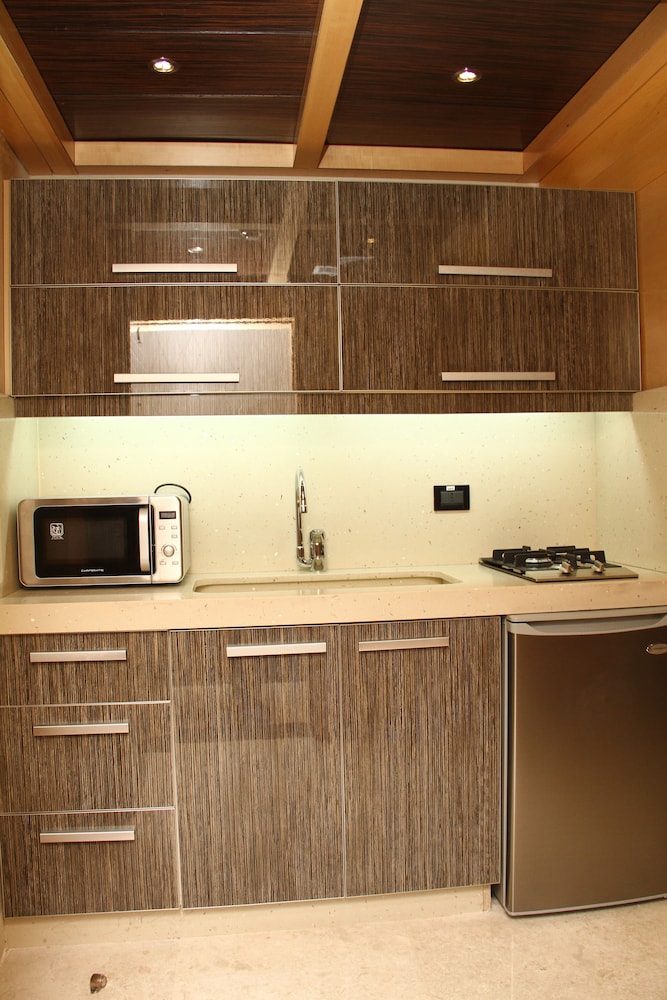 Executive Studio Suite, 1 Queen Bed, Hot Tub photo 3