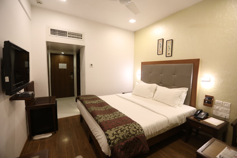 Executive Room - Photo 13