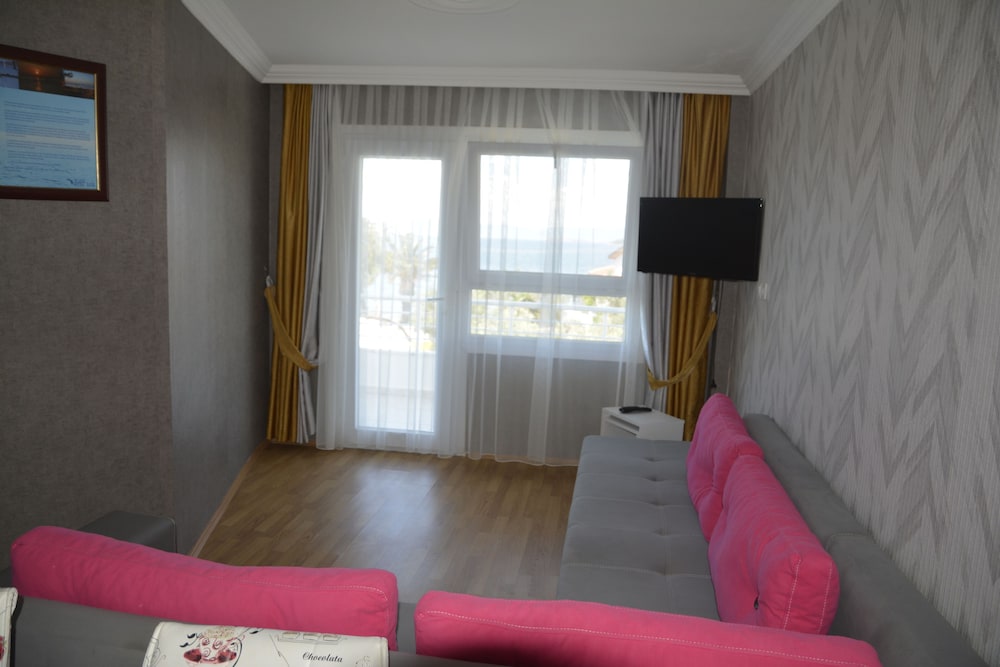 Apartment, Partial Sea View photo 3