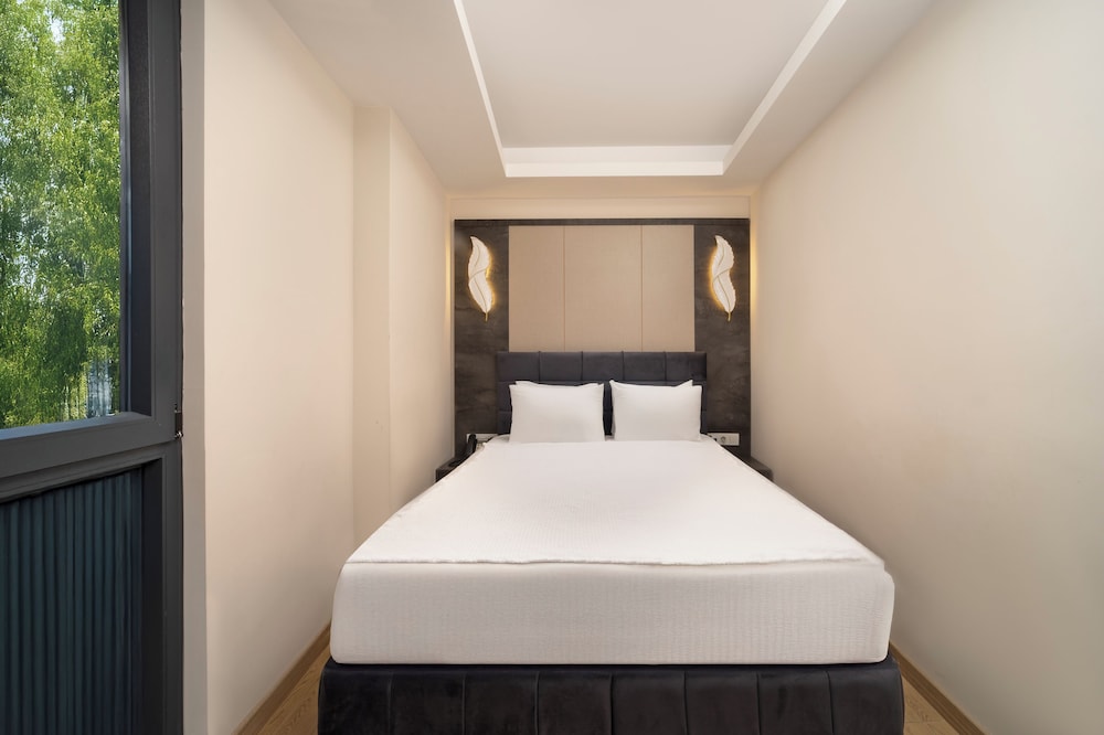 Economy Double Room, 1 Queen Bed, City View photo 3