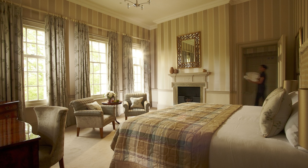 Suite (Feature )