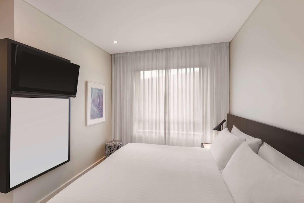 One Bedroom Premier Apartment King - Photo 6