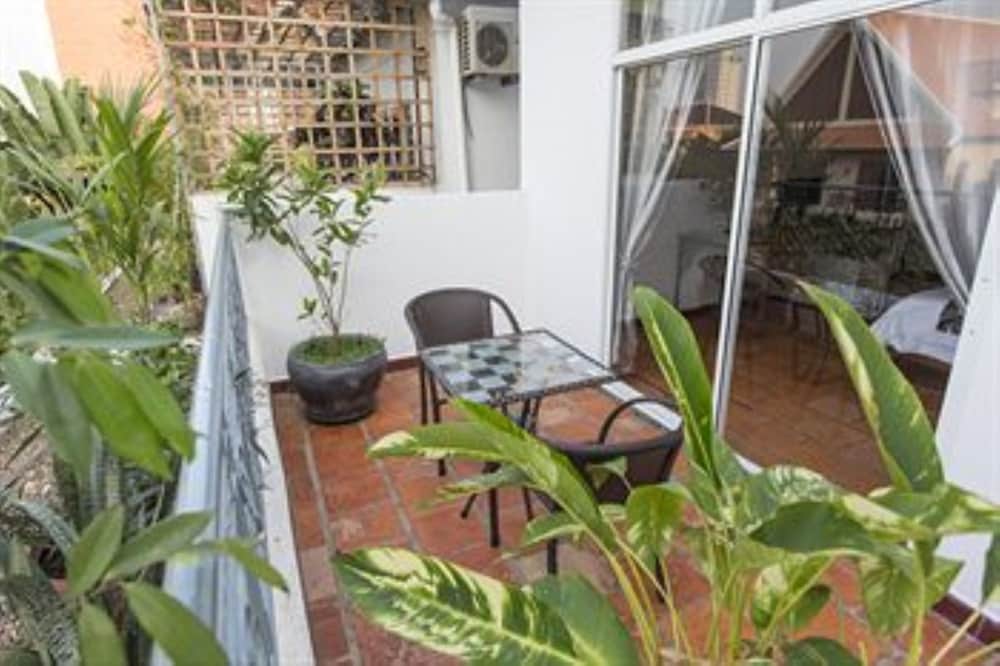 Deluxe Room, 1 King Bed, Balcony