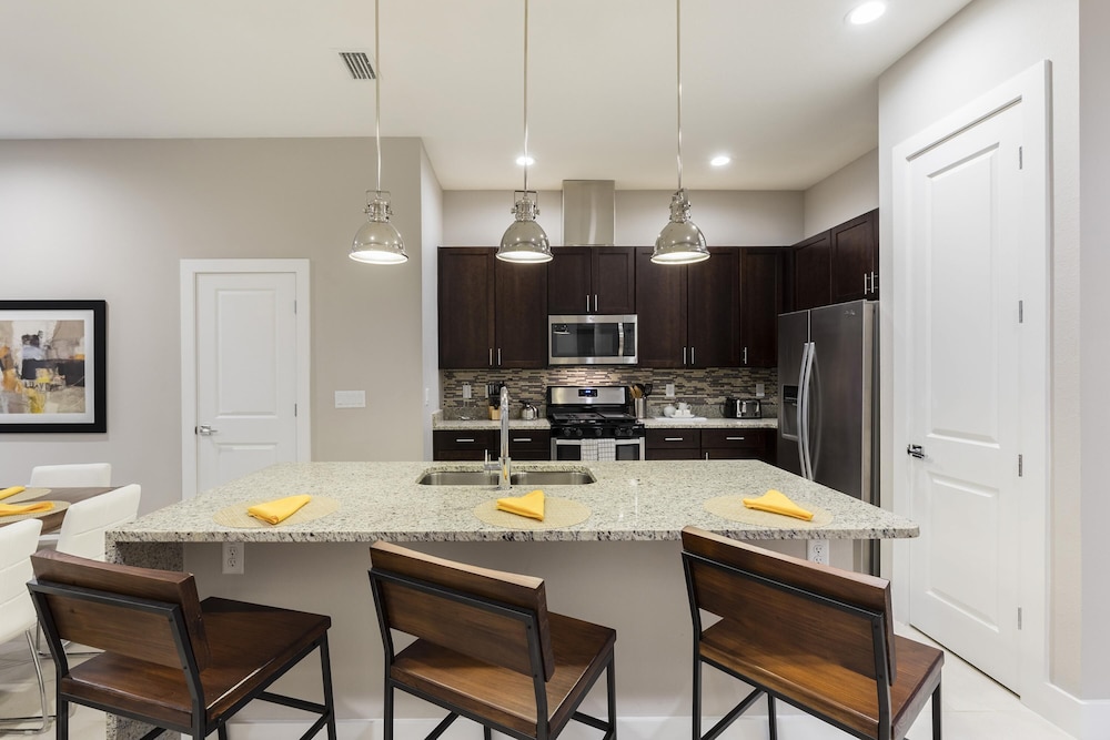 4 BR 4 BA Villa 5min Disney Family Getaway, Billede 16