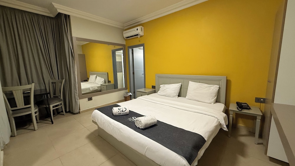 Grand Single Room, 1 King Bed, Resort View photo 2