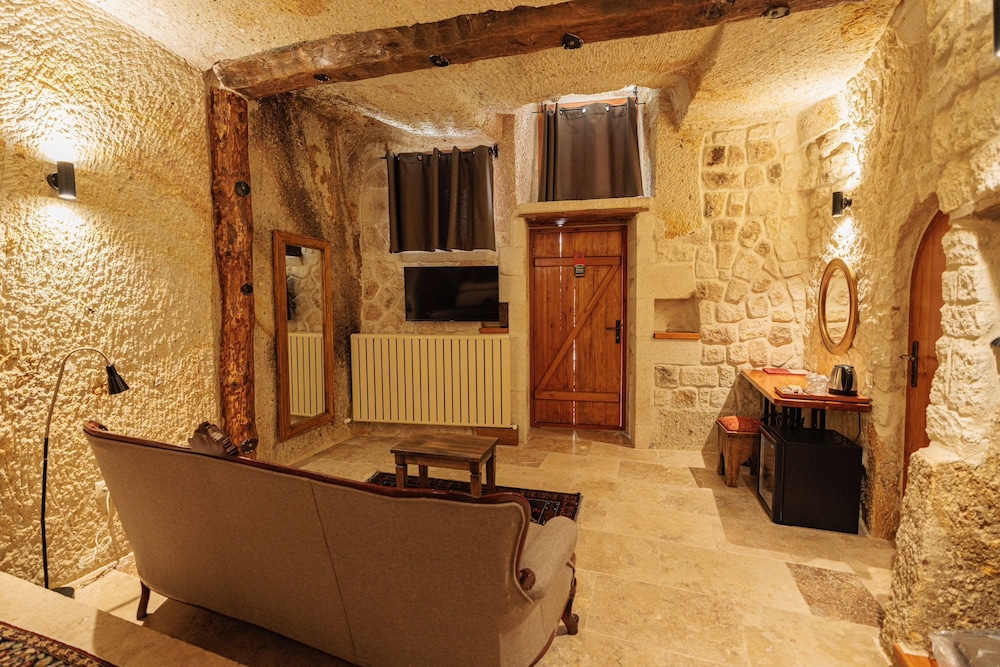Deluxe Cave Room photo 2