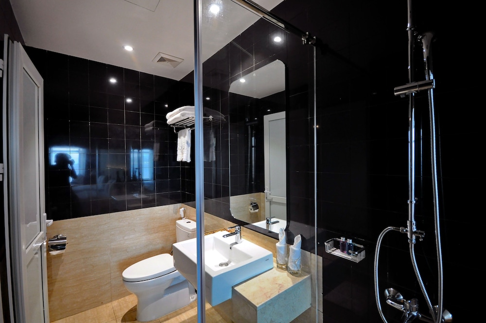 Deluxe Quadruple Room - Photo 9