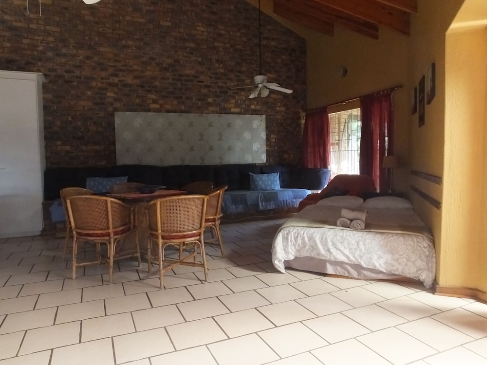 Family Suite, 1 Bedroom, 2 Bathrooms (Self Catering) photo 3