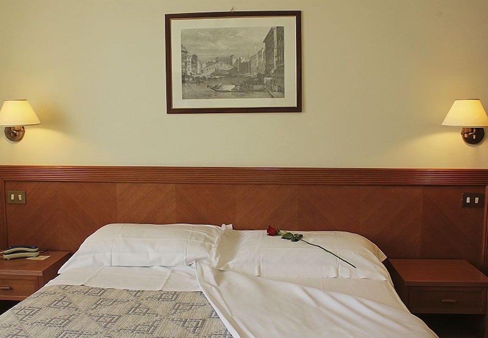 Double or Twin Room photo 3