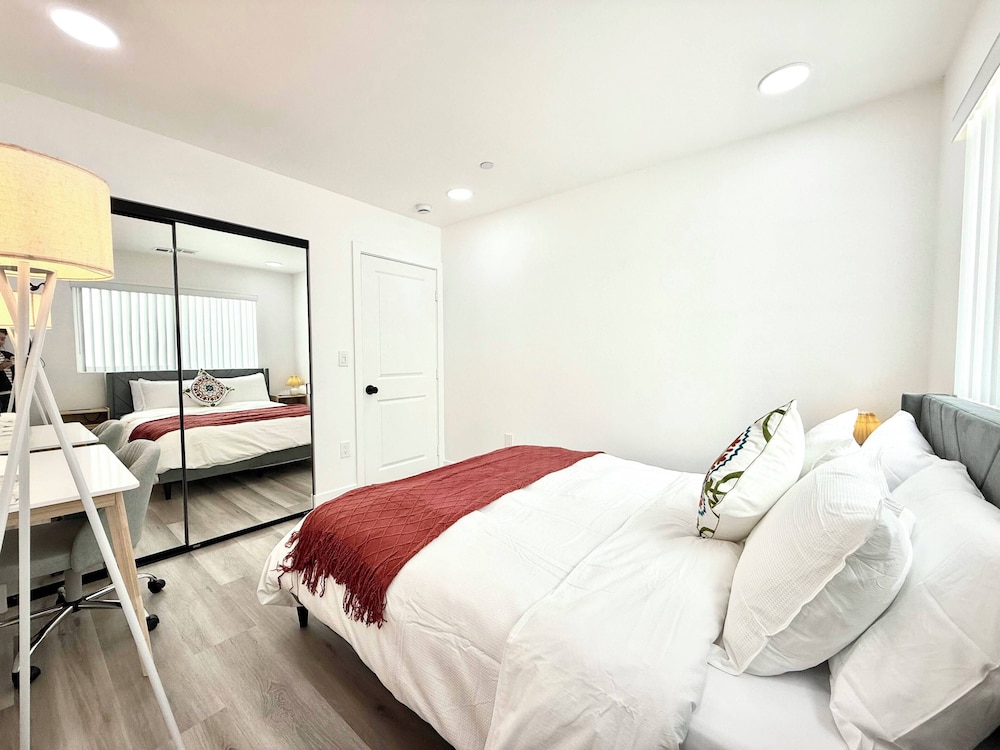 Standard Room, 1 Queen Bed, Non Smoking, Private Bathroom