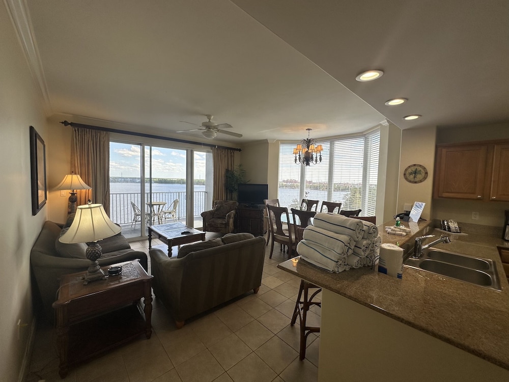Condo, 2 Bedrooms