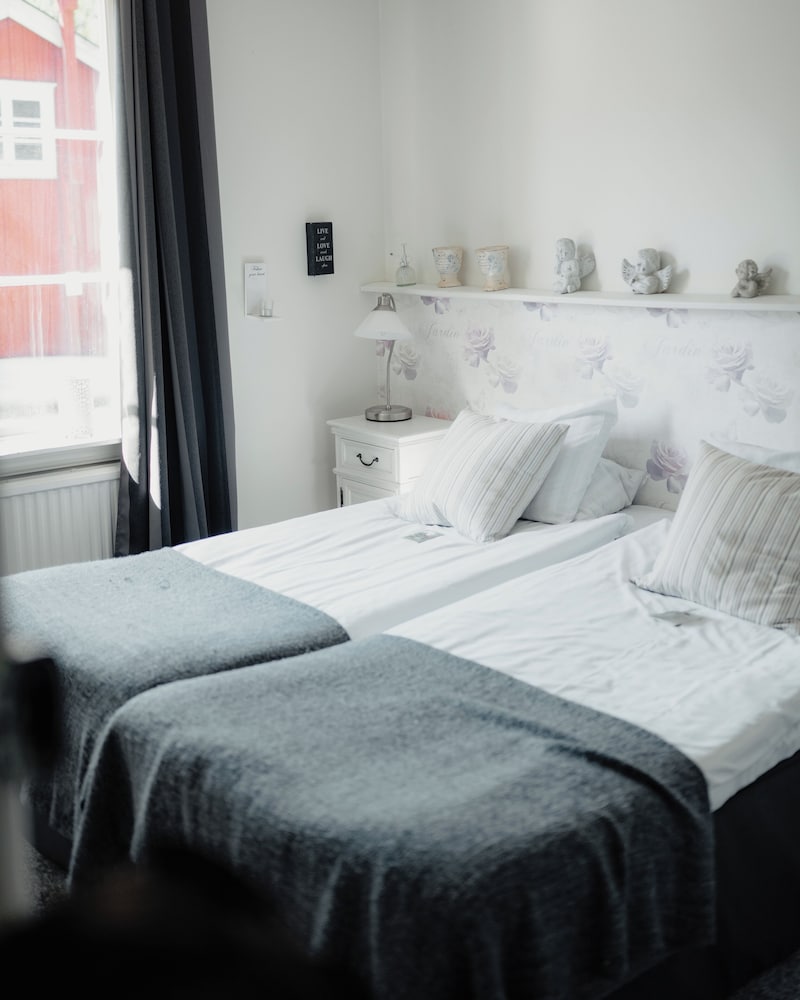 Triple Room, Private Bathroom (Hotel)
