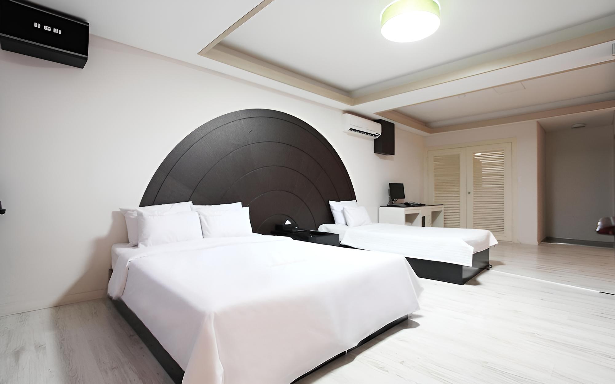 Room (VVIP room (for 6 people))