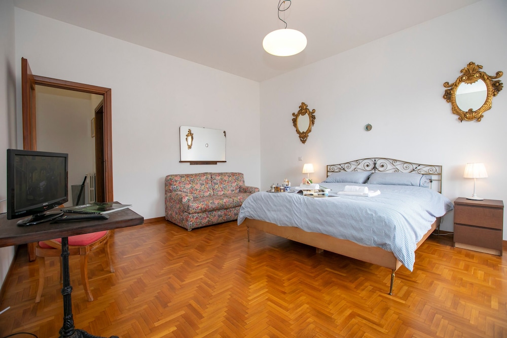 Apartment, 2 Bedrooms, Balcony, Lake View