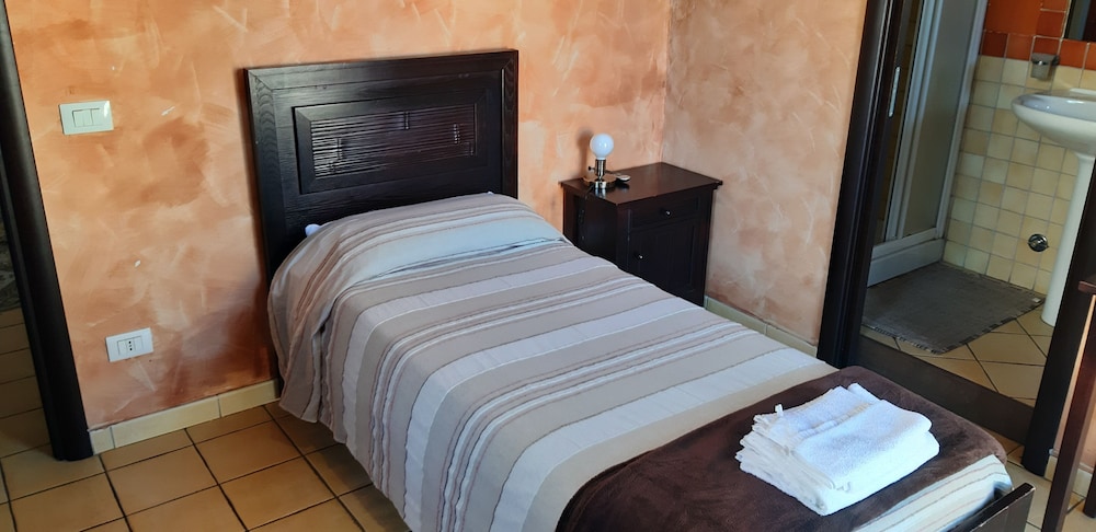 Single Room, Balcony (Arancione)