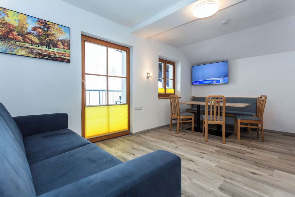Junior Apartment, Mountain View