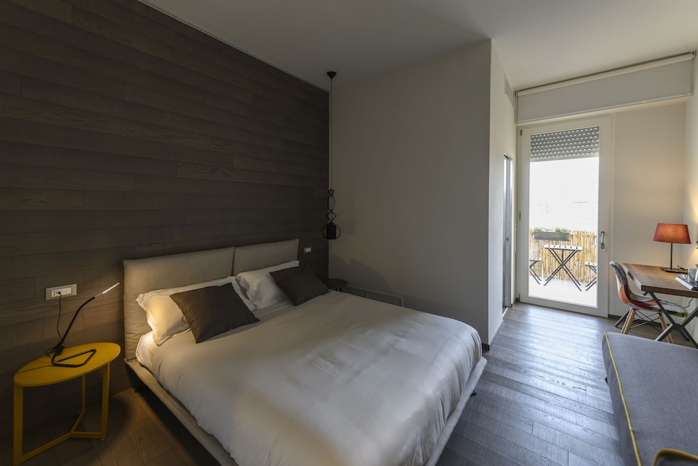 Superior Double or Twin Room, City View photo 2