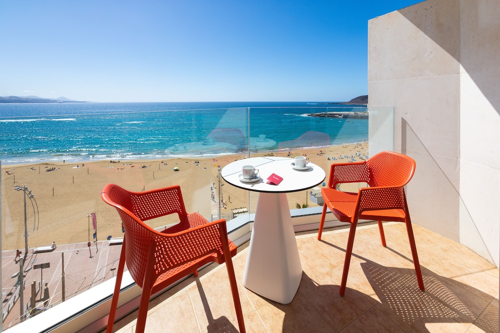 Deluxe Room Beach View (2 Adults)