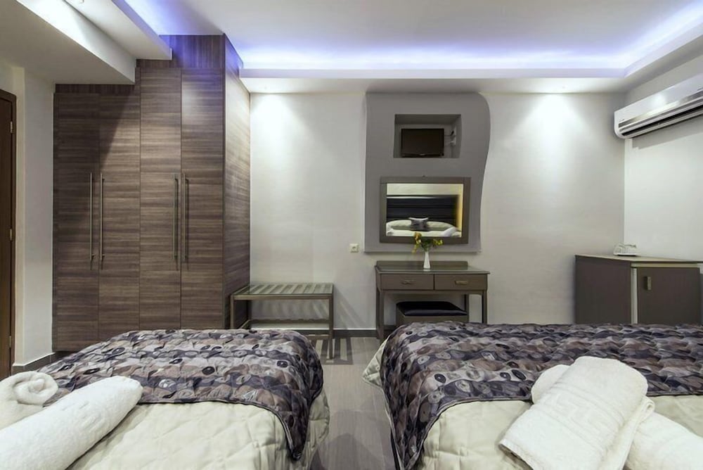 Superior Triple Room photo 2