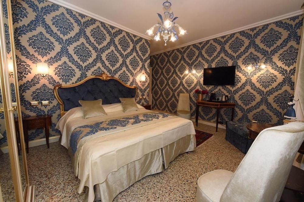 Deluxe Triple Room, Non Smoking, City View photo 2