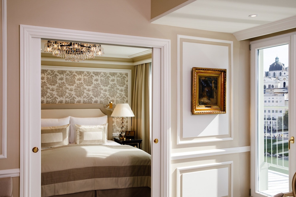Signature Suite Balcony photo 3