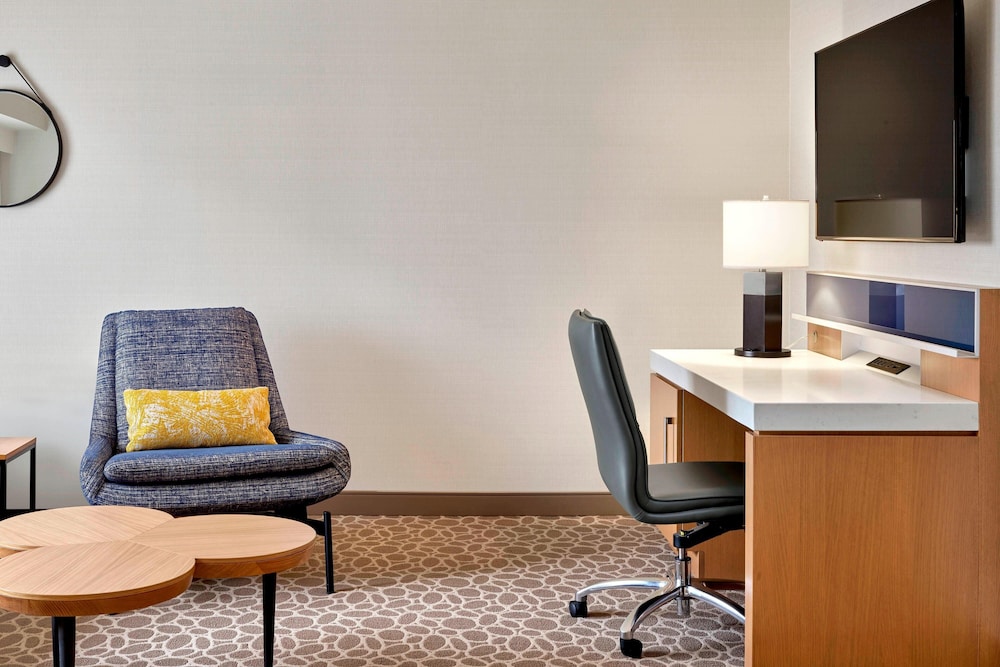 Premium Suite, 1 King Bed with Sofa bed