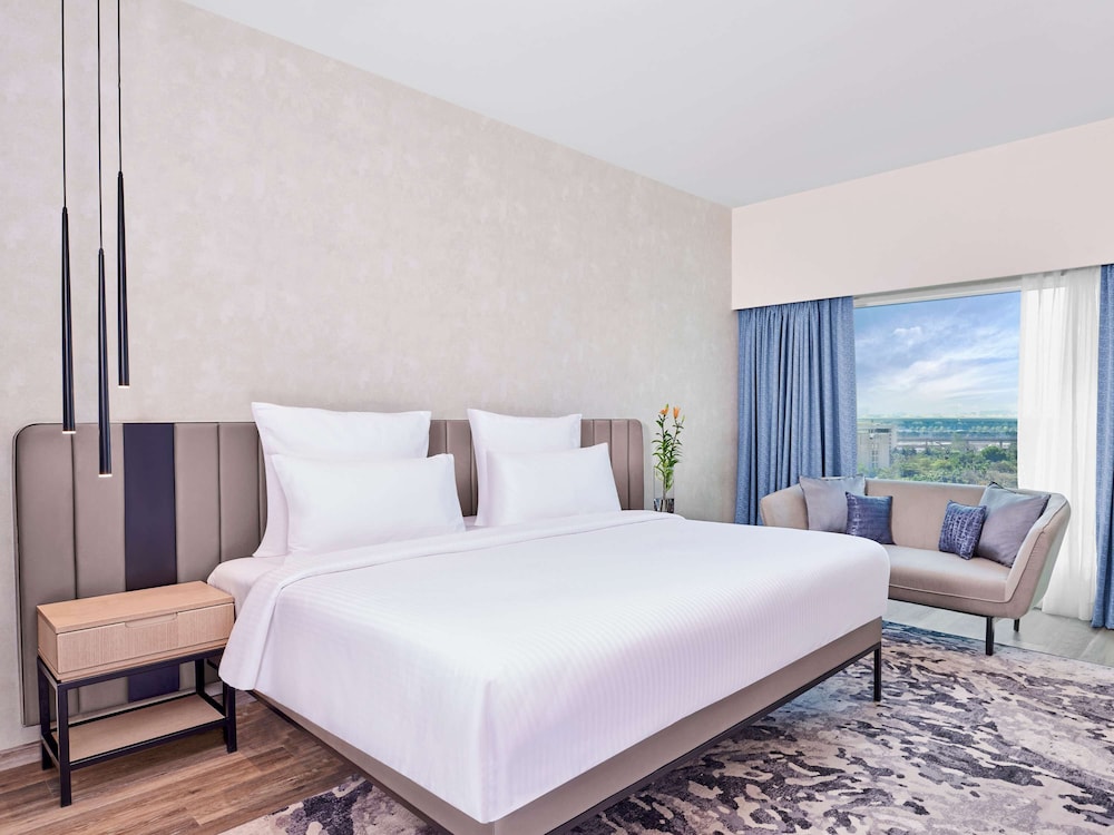 Executive Suite King Bed with Living Room, Airport View with Cocktail Hours & Short Eats,20% On F&B