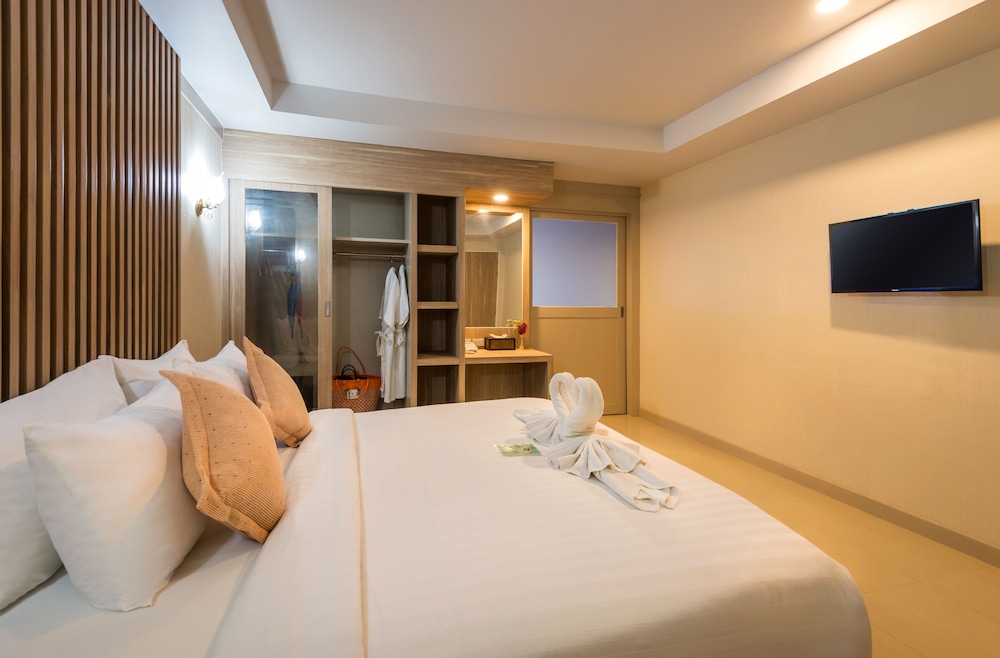 Deluxe Room, Balcony - Photo 1