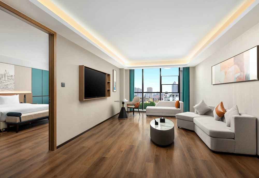 Executive Suite, 1 King Bed, Non Smoking photo 1