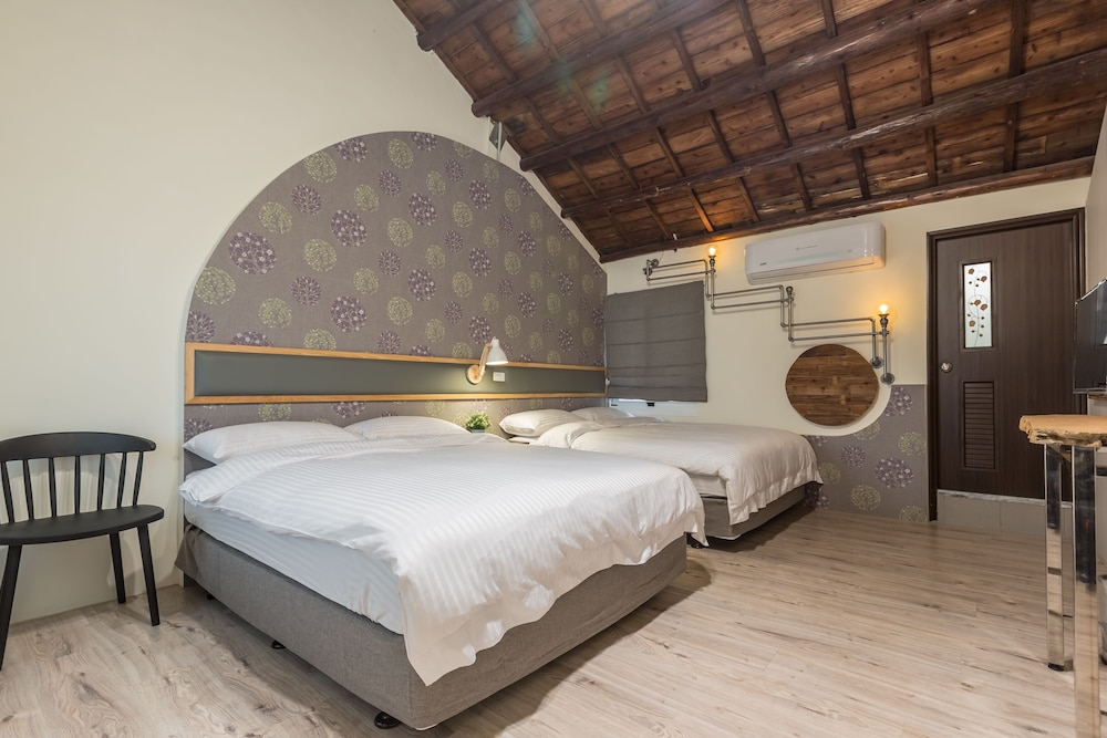 Gallery Quadruple Room, 2 Double Beds, Non Smoking photo 1