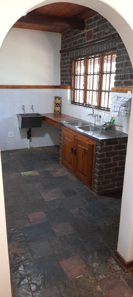 Family House - Photo 17