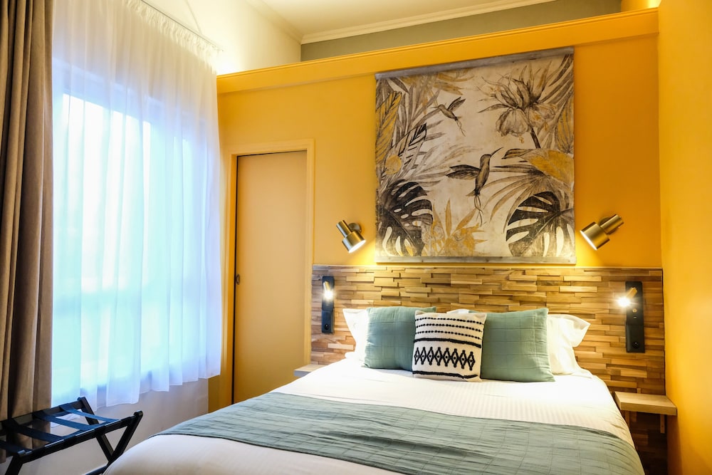 Classic Room, 1 Queen Bed, Non Smoking, City View