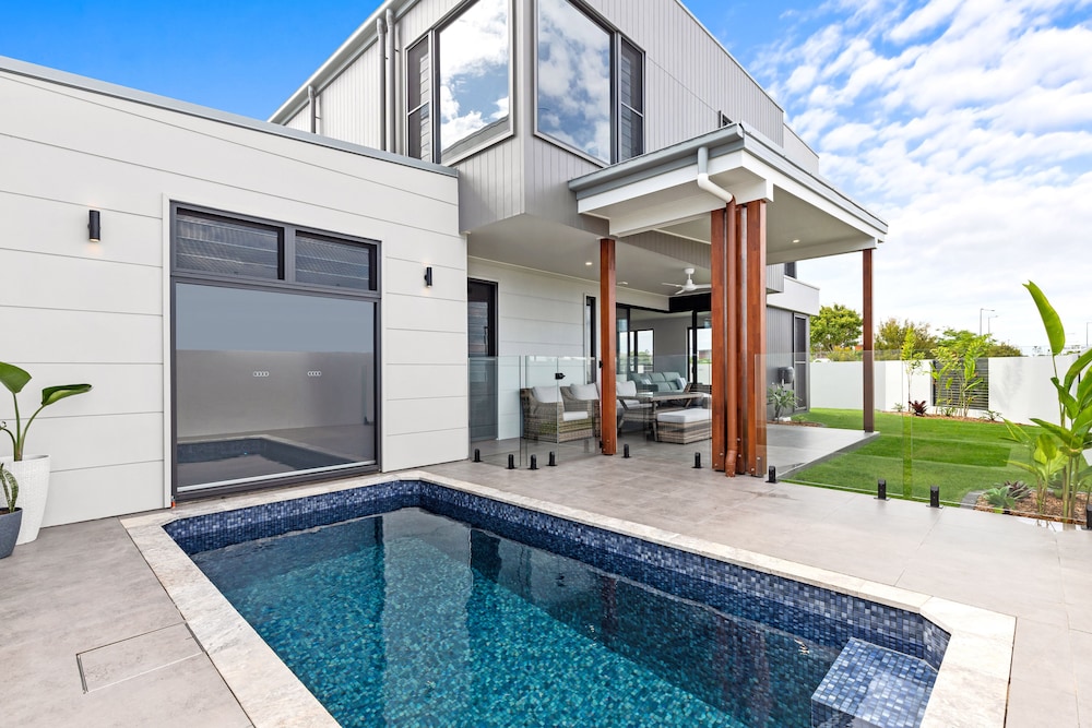 Executive House photo 1