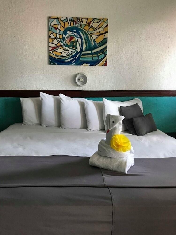 Basic Single Room, 1 King Bed, Partial Sea View