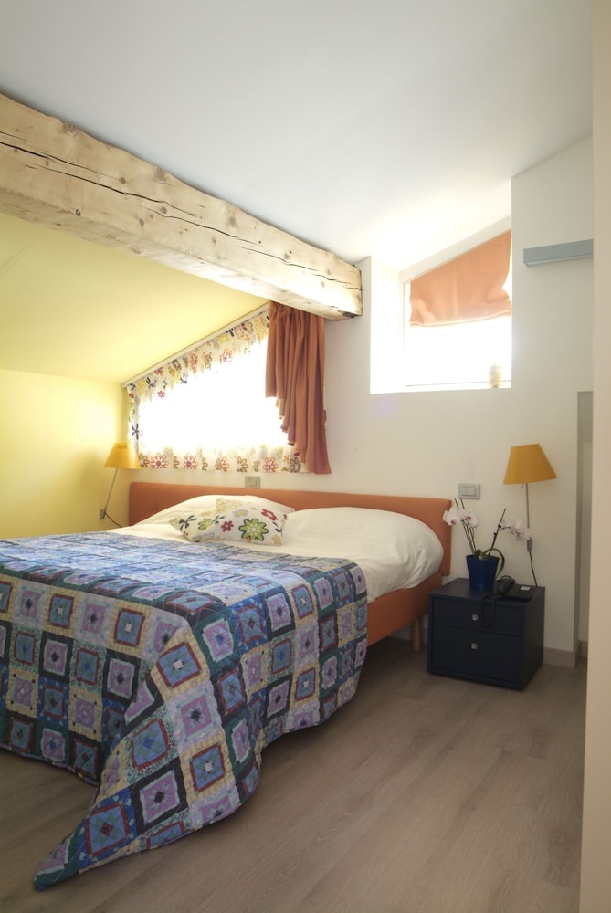 Standard Single Room, 2 Twin Beds photo 2