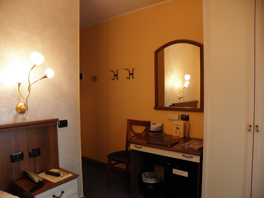 Single Room photo 2