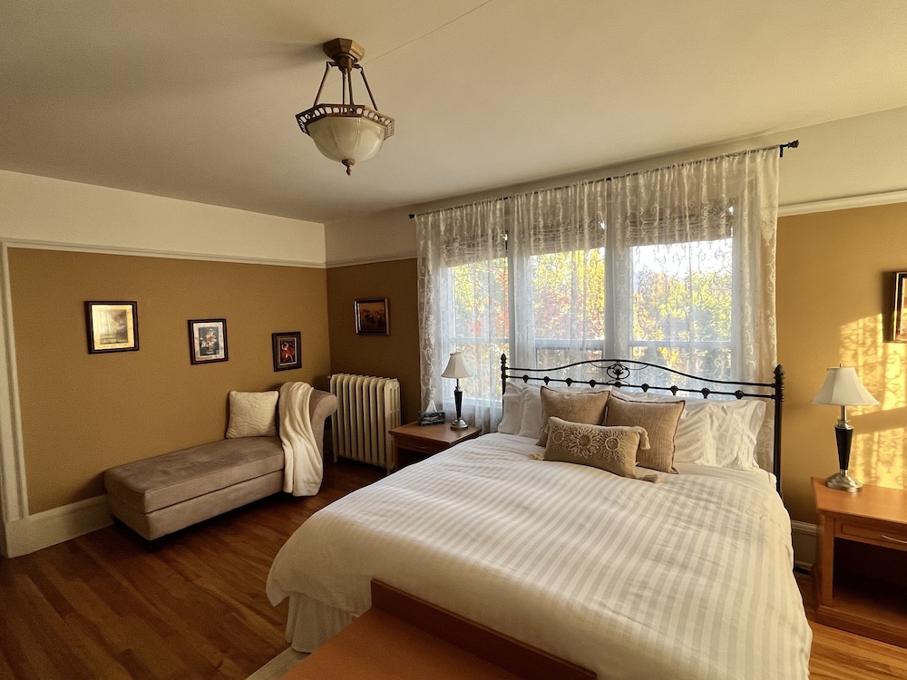 Honeymoon Single Room