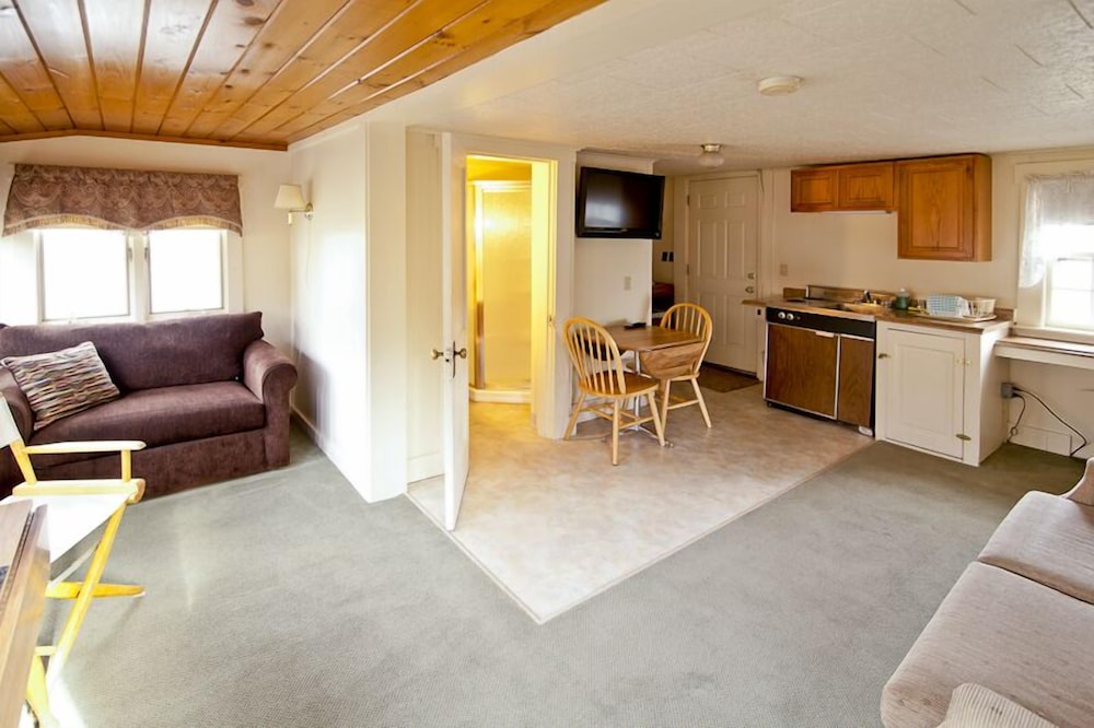 Standard Cabin photo 2