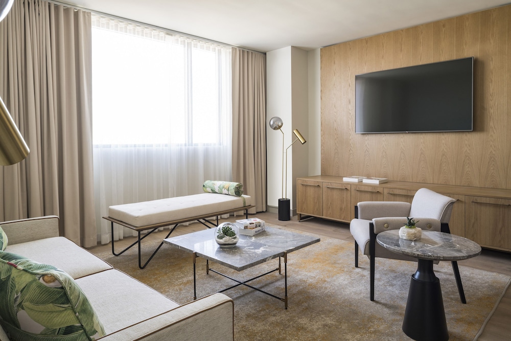 Suite, 1 Bedroom photo 2