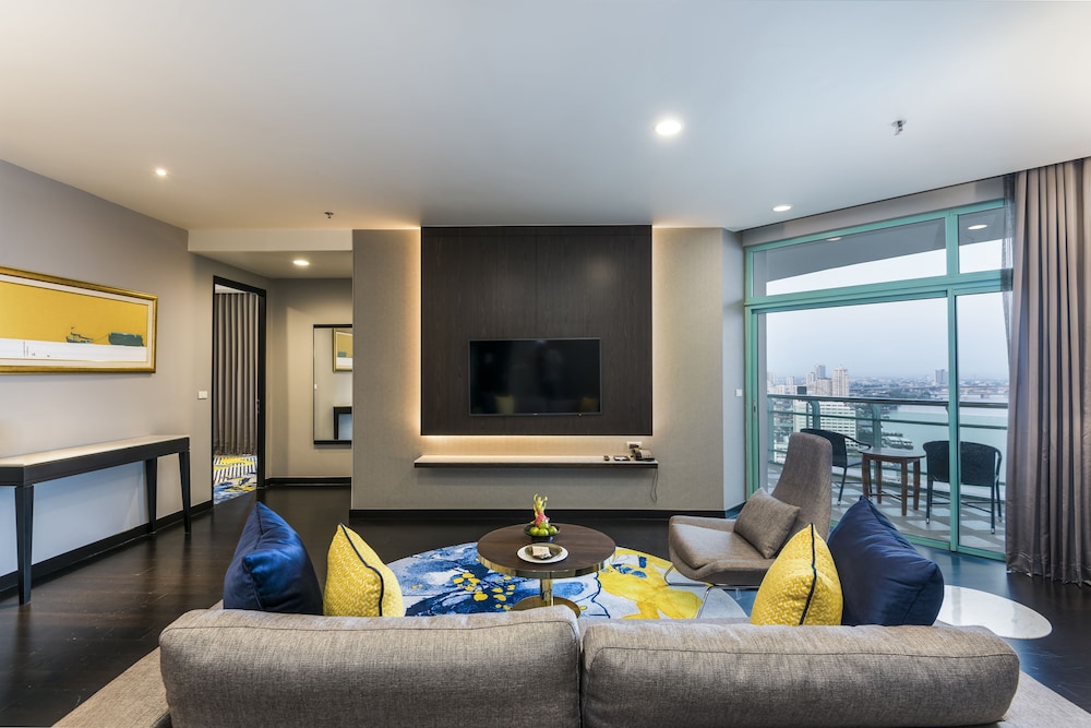 Two Bedroom Club Suite River View